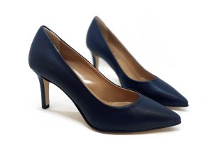 Décolleté in pelle blu scuro, tacco 7 a coda
