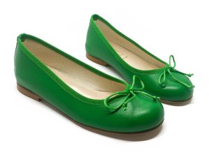 Ballerina in nappa color verde smeraldo, con tacco interno di cm 2 circa