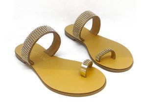 Infradito flat in pelle color cuoio e cinturini in strass