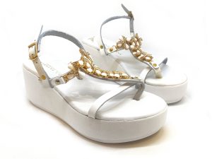 Infradito gioiello dorato con strass e pietre bianche, zeppa da 6 cm