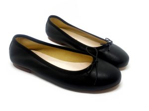 Ballerina in pelle nera