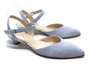 slingback con cinturino alla caviglia in scamosciato azzurro polvere, tacco 3 a rocchetto