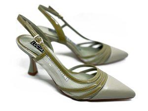 Slingback in pelle color salvia, con rifiniture in vernice e laterale di rete, tacco 7 a clessidra