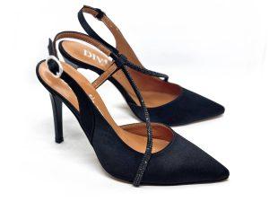 Slingback in raso nero con dettaglio di strass in tinta, tacco 10 a spillo