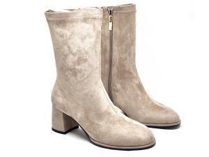 Stivaletto in scamosciato beige, tacco 6.5 a blocchetto