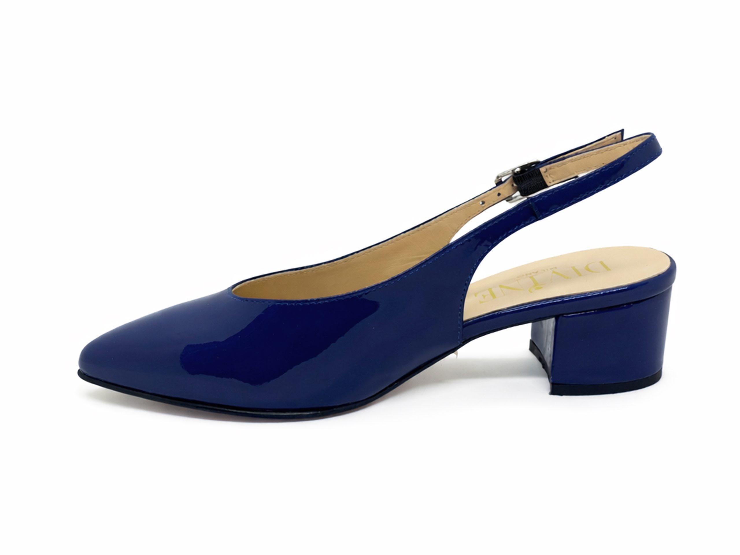 slingback in vernnice blu, tacco 4 largo, lato interno