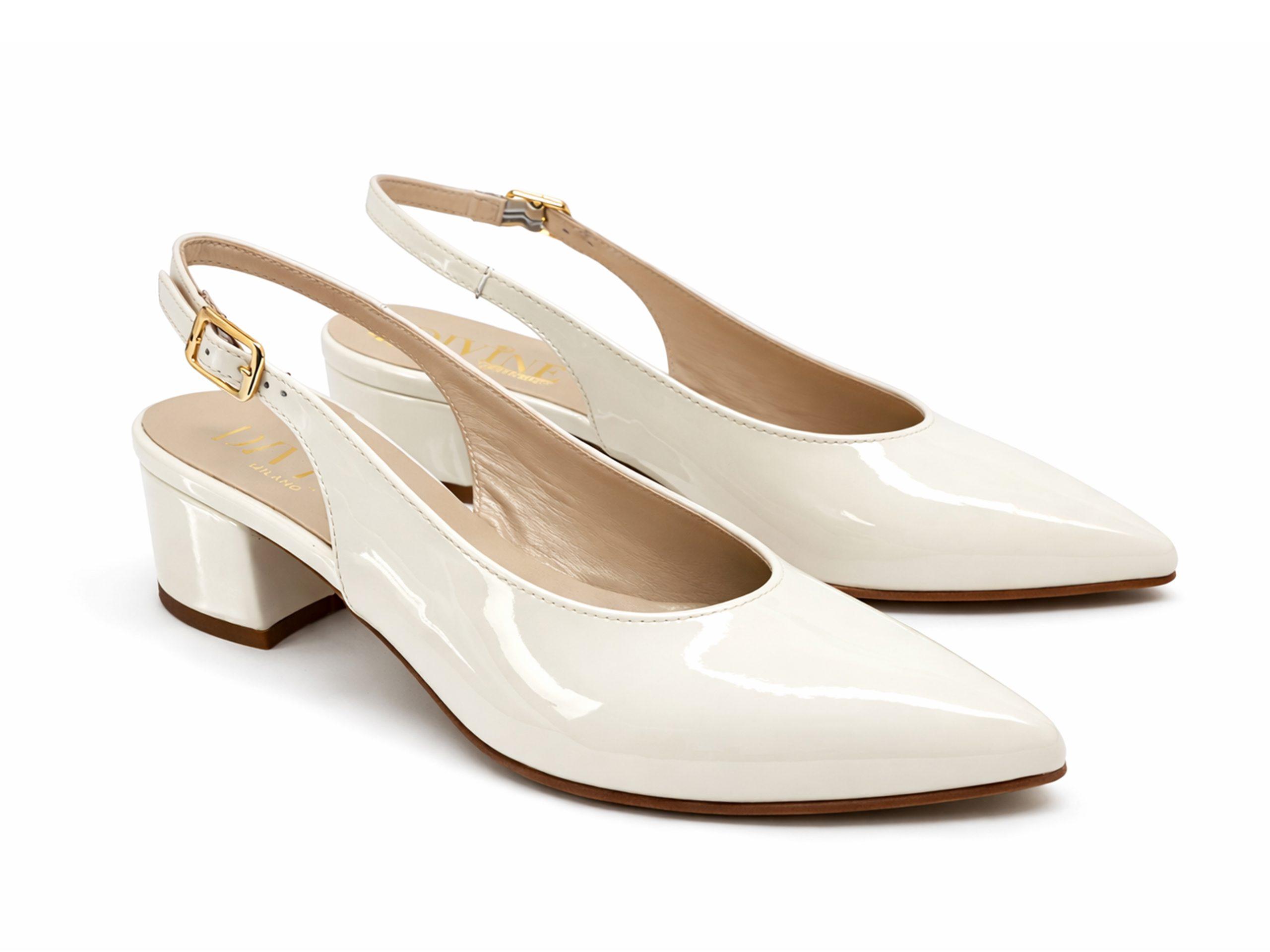 slingback in vernnice color bianco sabbia, tacco 4 largo