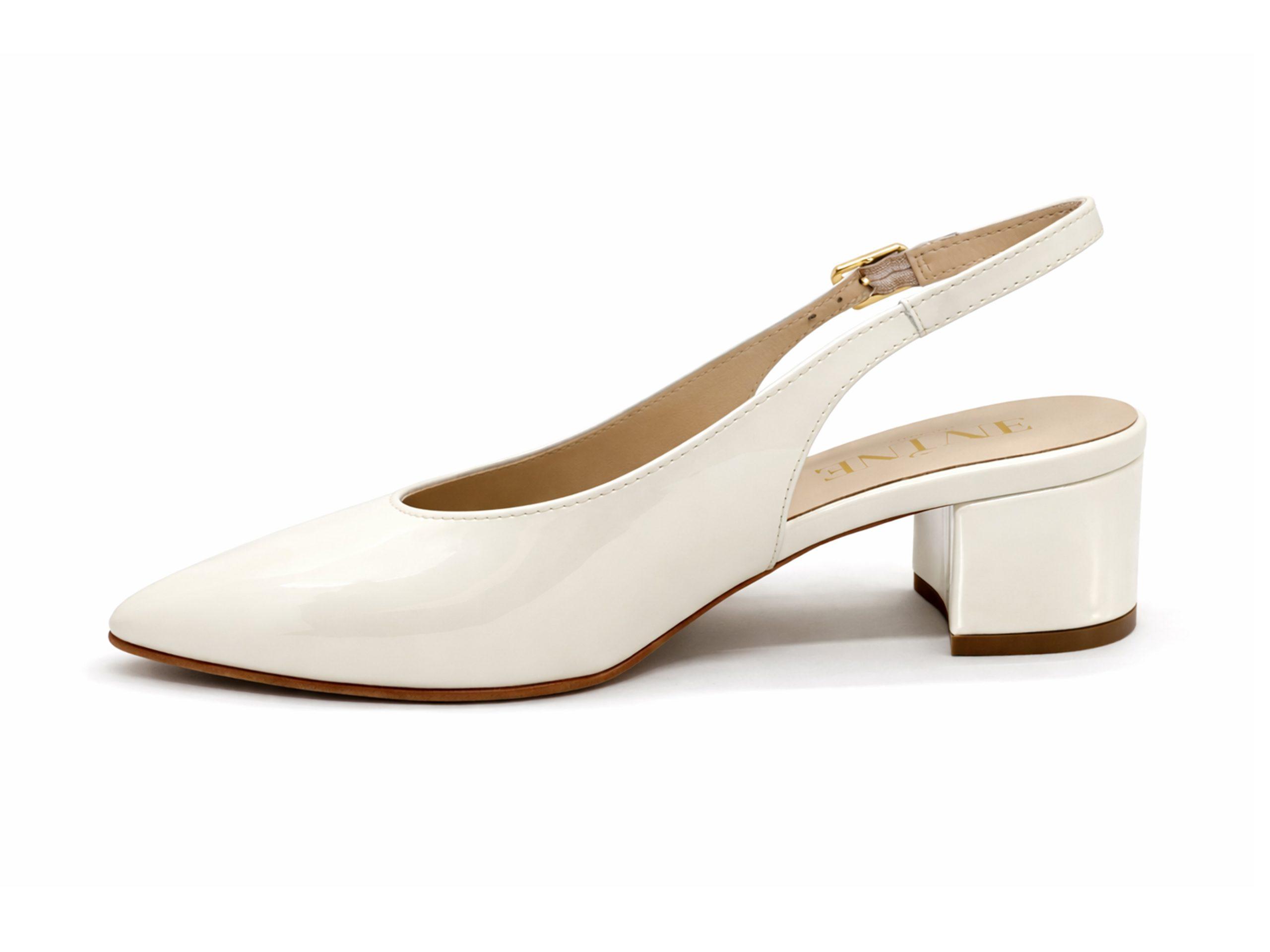 slingback in vernnice color bianco sabbia, tacco 4 largo, lato interno