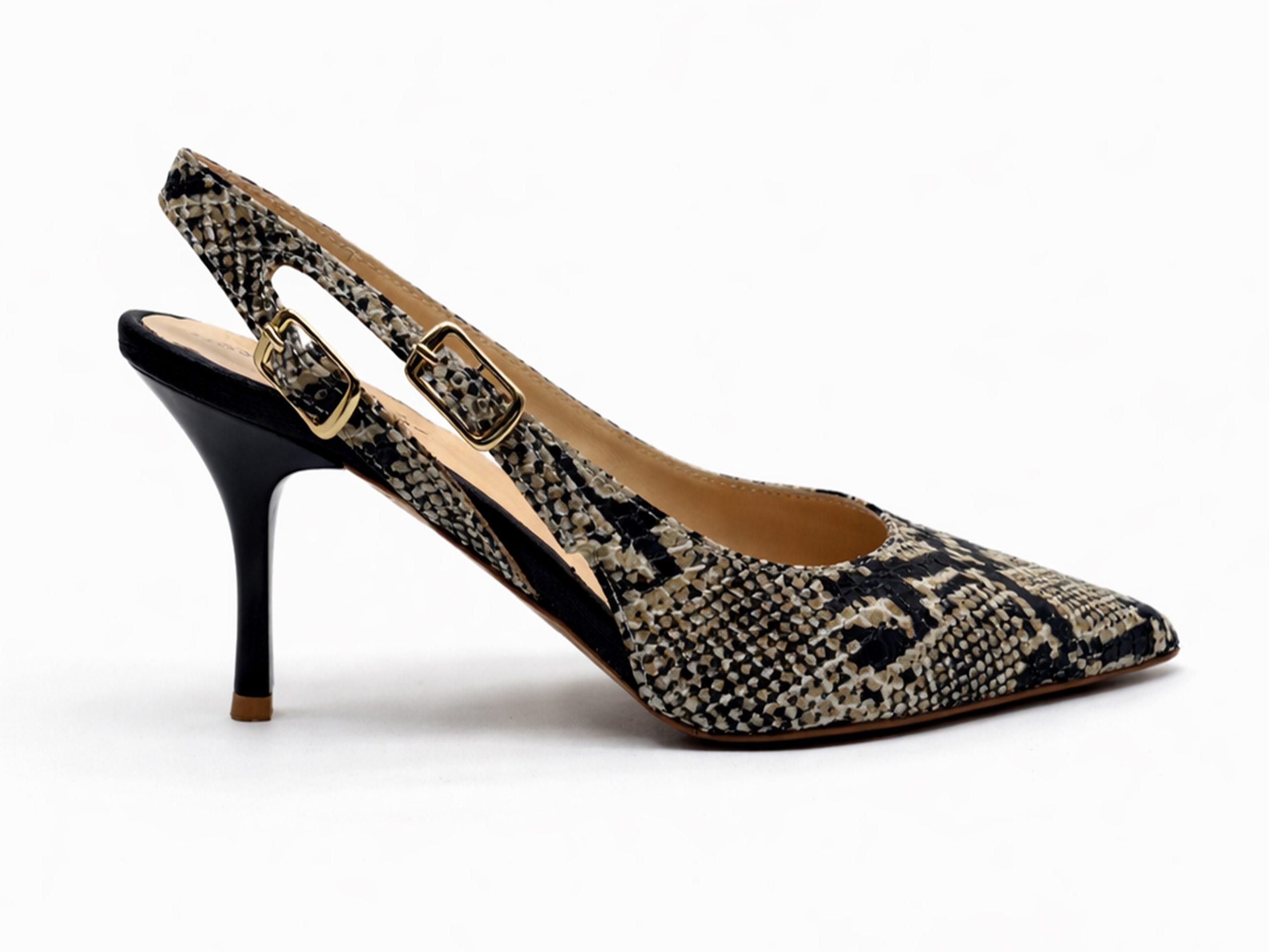 slingback con doppia fibbia in stampa animalier, tacco 8 a spillo, lato esterno