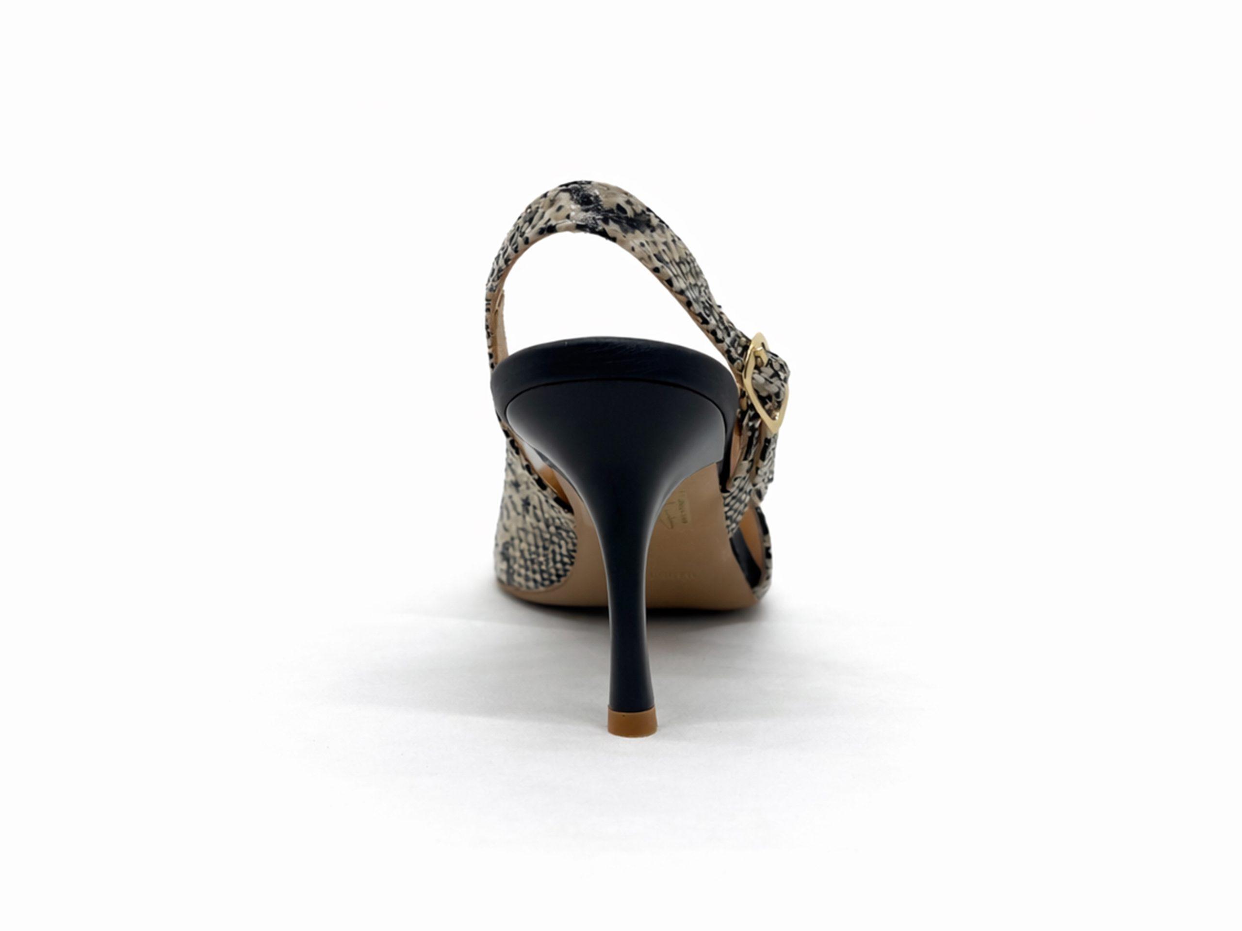 slingback con doppia fibbia in stampa animalier, tacco 8 a spillo, lato posteriore