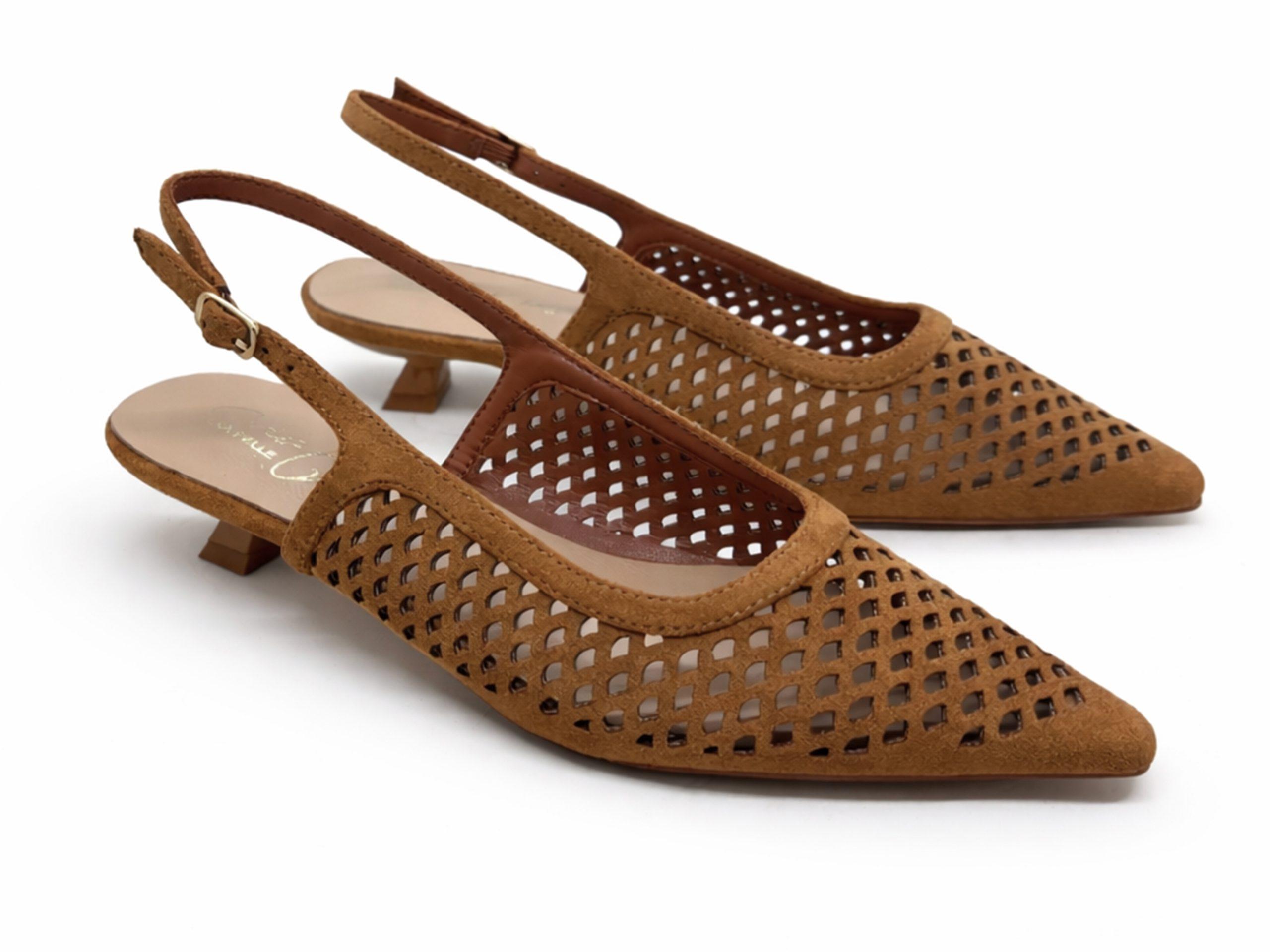 slingback in scamosciato tarforato cuoio, tacco 3 a rocchetto