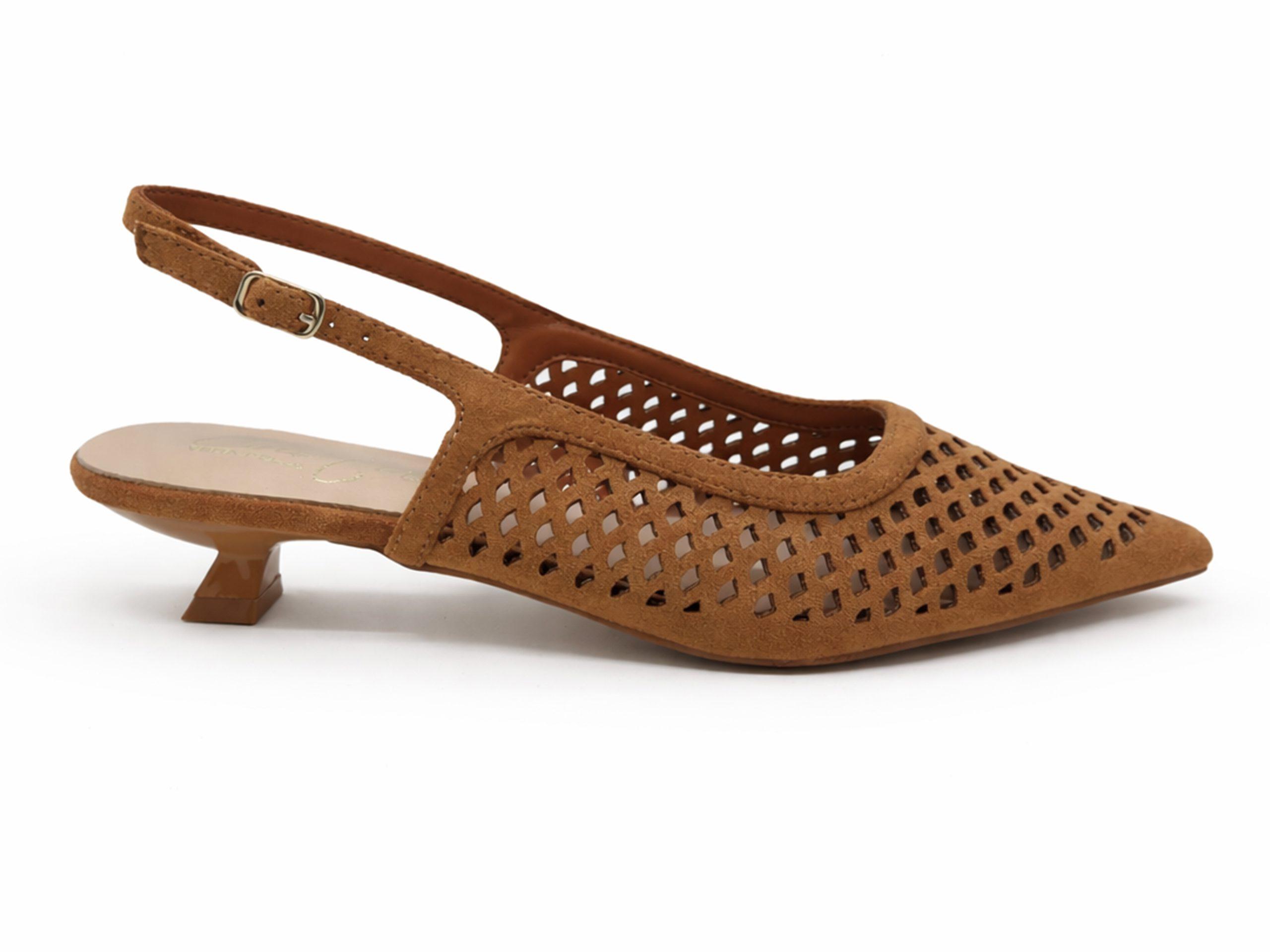 slingback in scamosciato tarforato cuoio, tacco 3 a rocchetto, lato esterno
