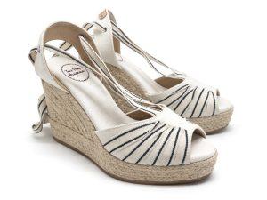 Espadrillas sandalo in tessuto di cotone a righe bianche e nere, con allacciatura alla caviglia, zeppa da 10 cm