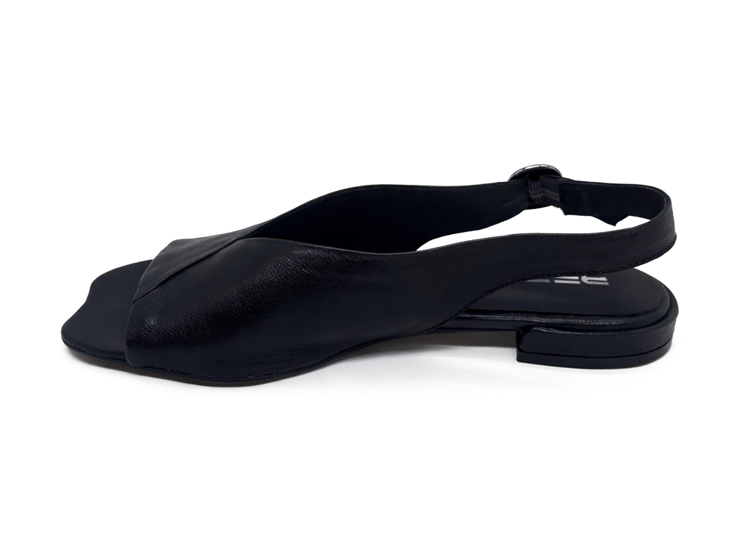 slingback flat in pelle nera aperta con punta a becco di papera, lato interno