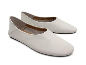 ballerina in pelle bianca